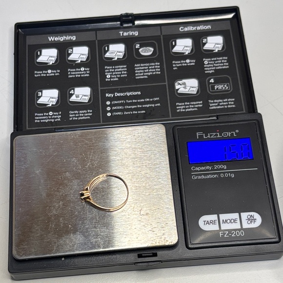 10K Gold Ring With Sapphire Gemstone - Picture 5 of 8